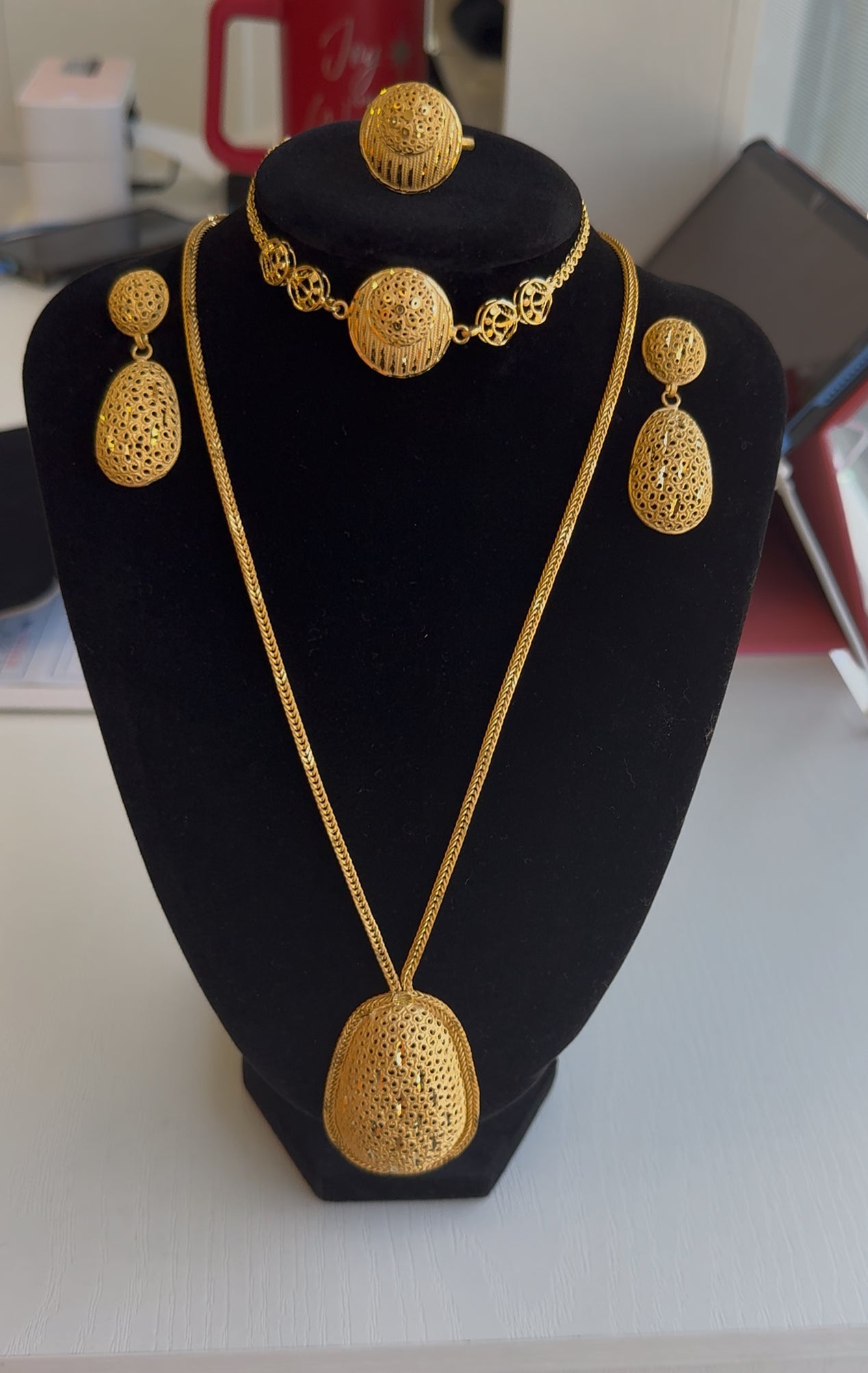 Gold jewelry set