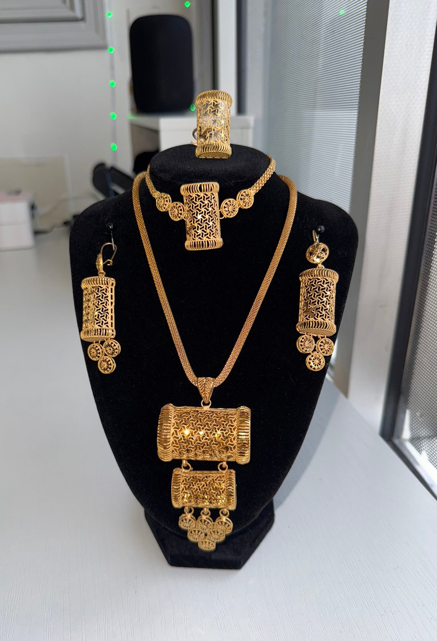 Gold jewelry set