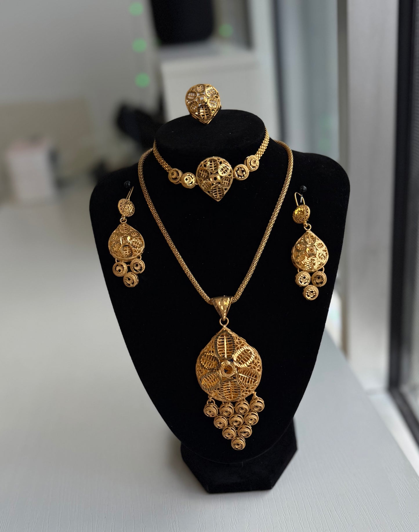 Gold jewelry set