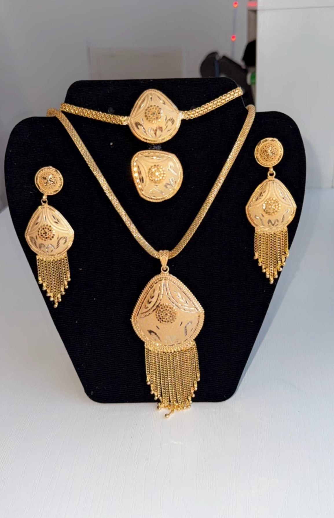 Gold jewelry set