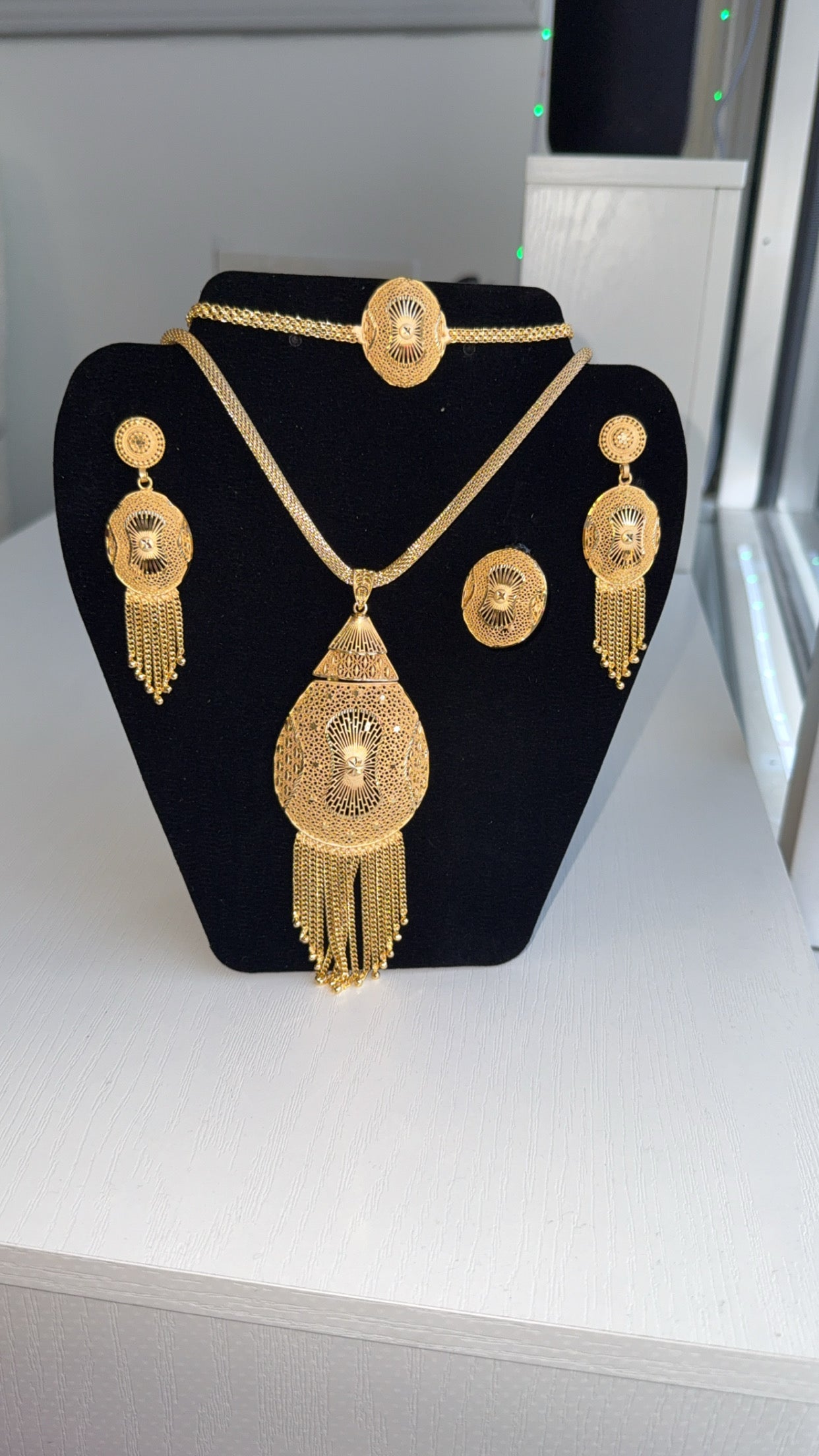 Gold jewelry set