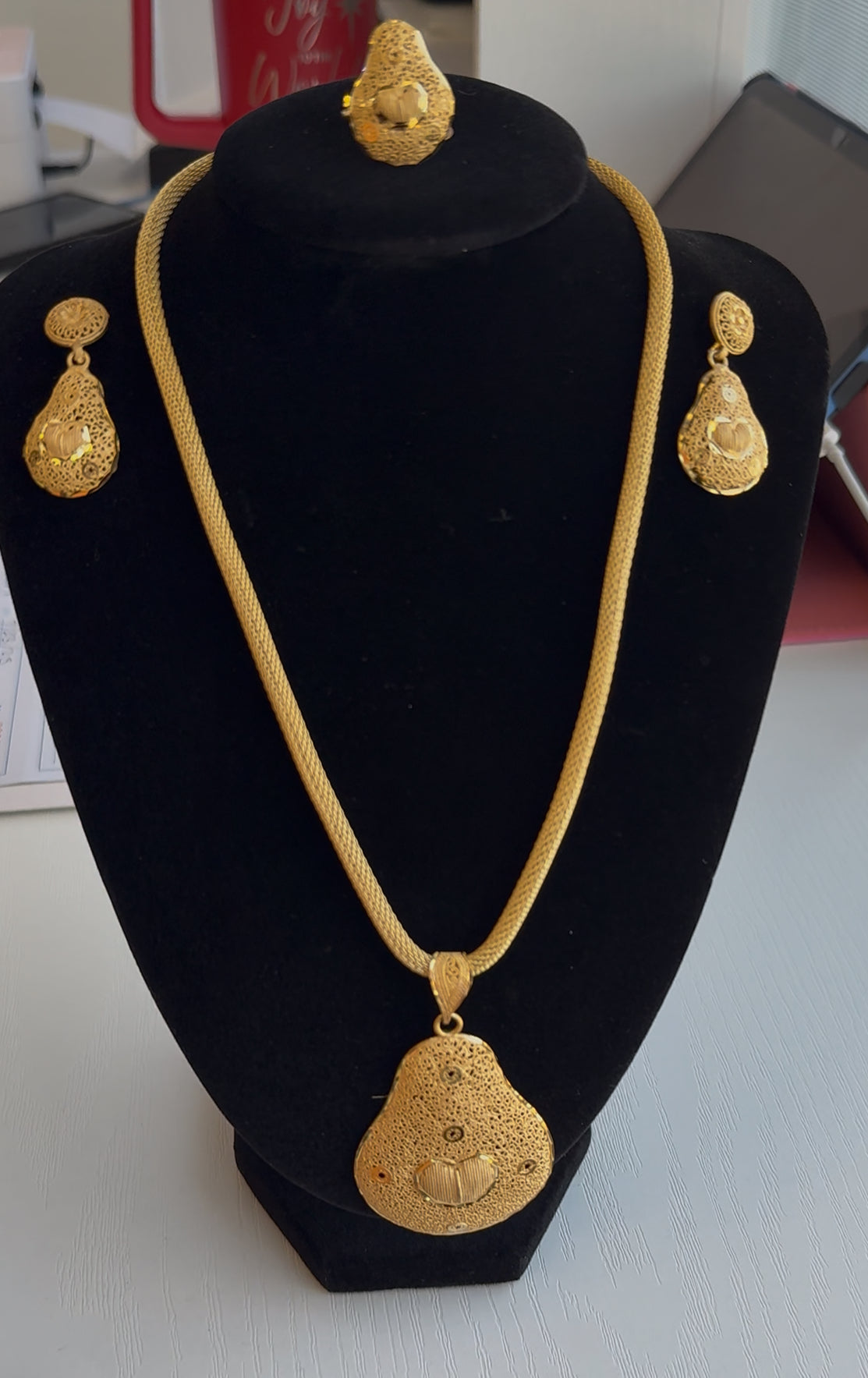 Gold jewelry set