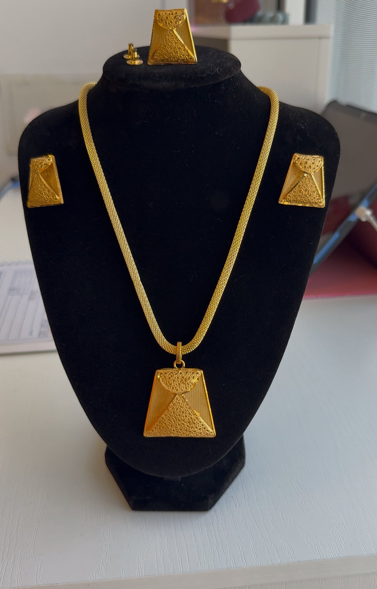 Gold jewelry set