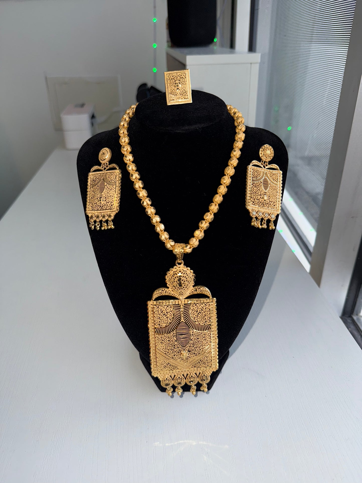 Gold jewelry set