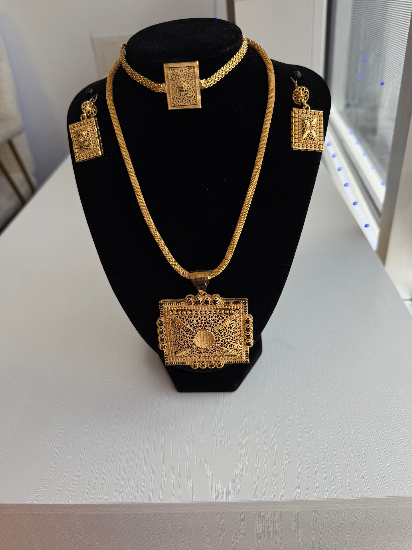 Gold jewelry set