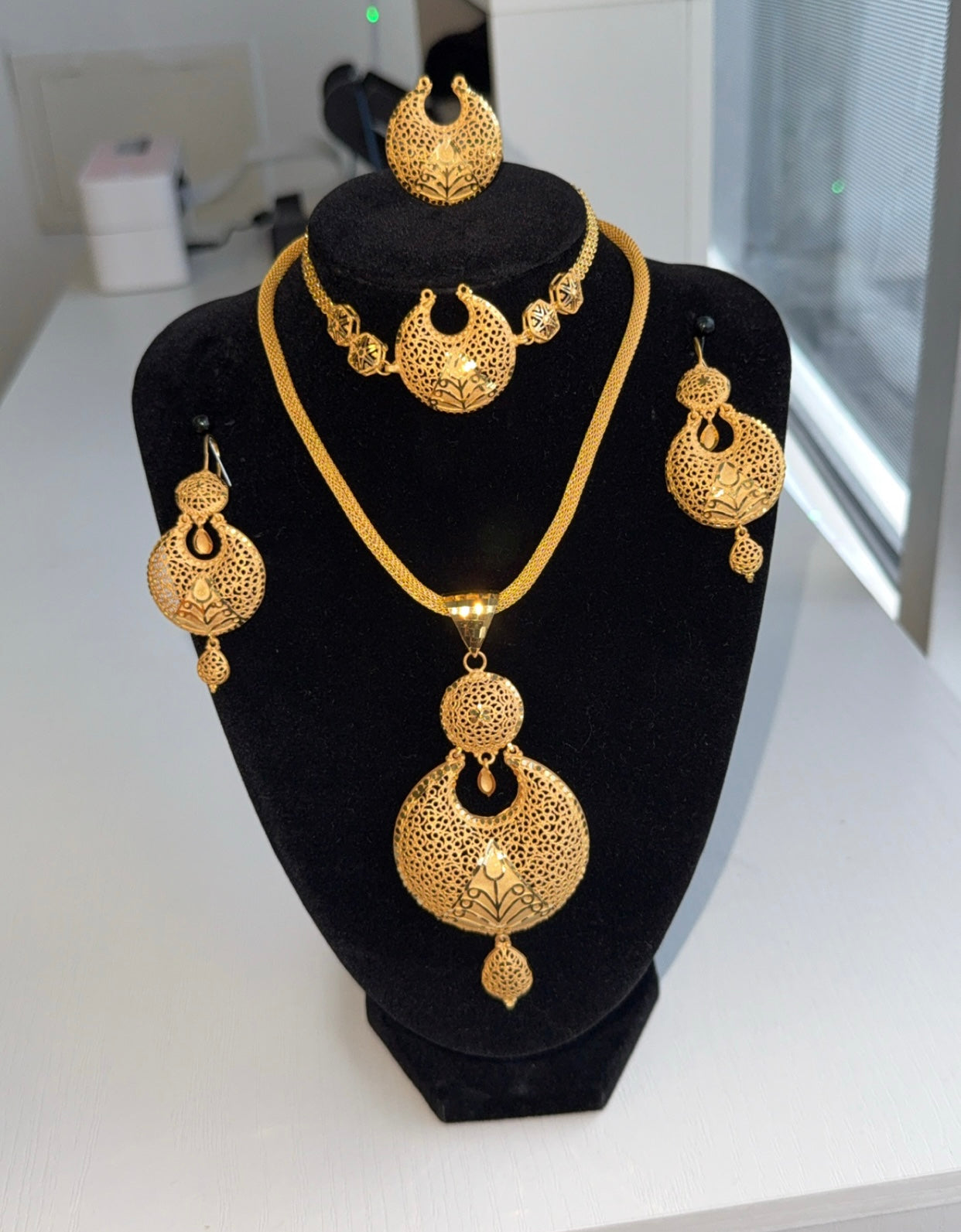 Gold jewelry set