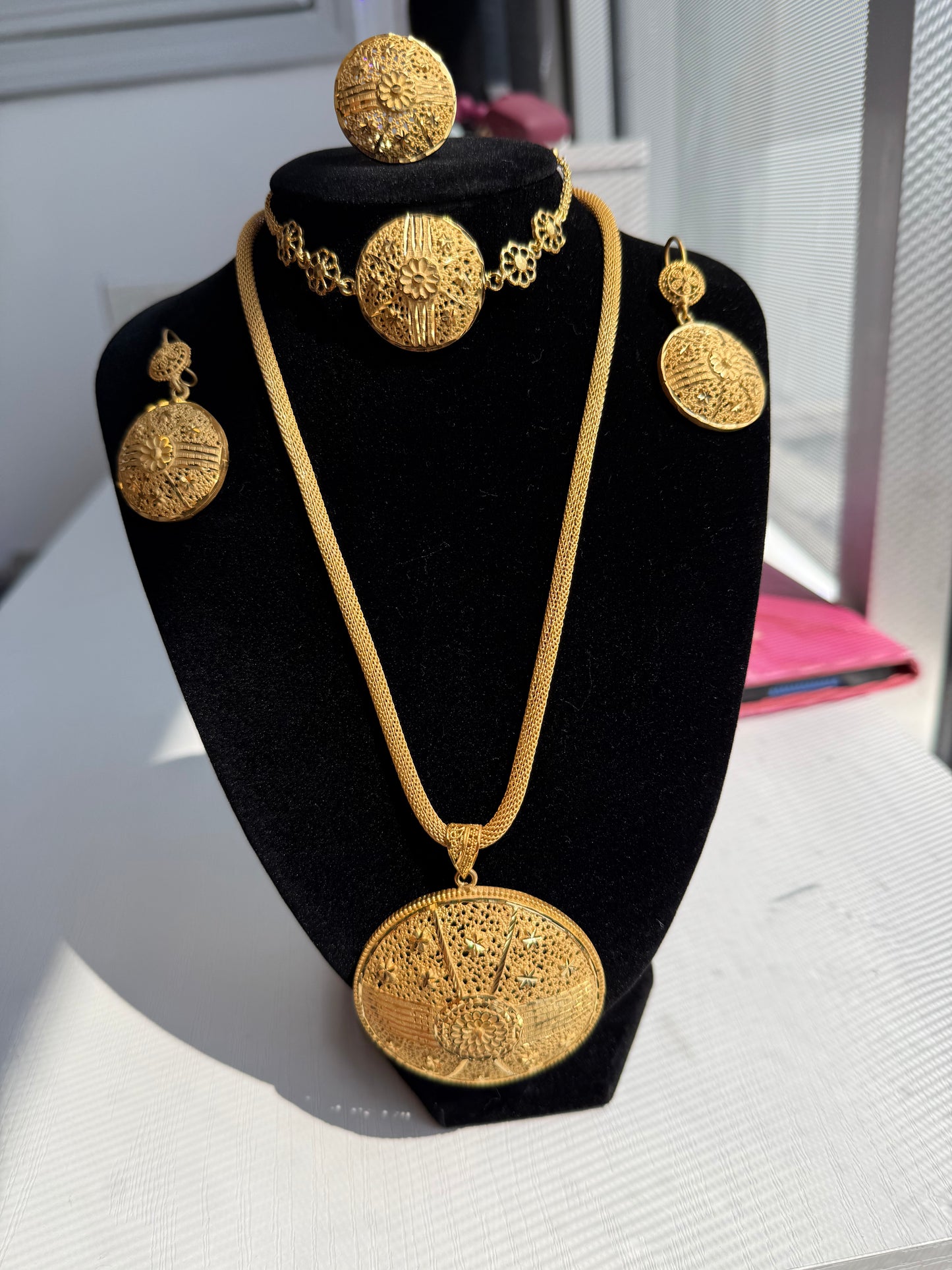 Gold jewelry set