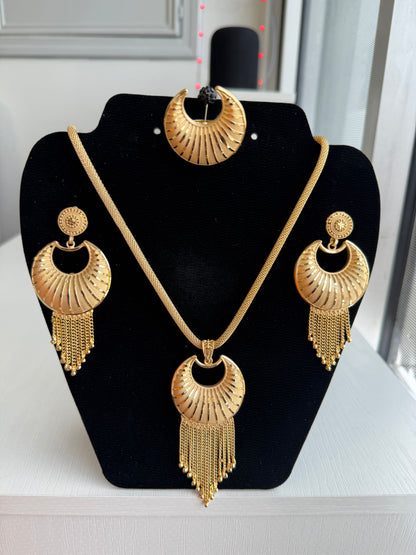 Gold jewelry set