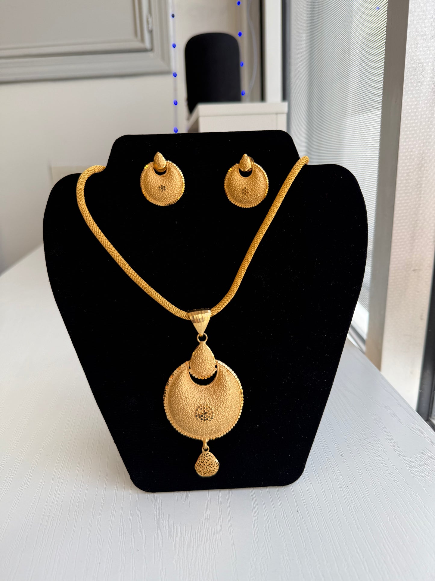 Gold jewelry set