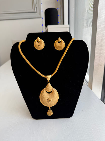 Gold jewelry set