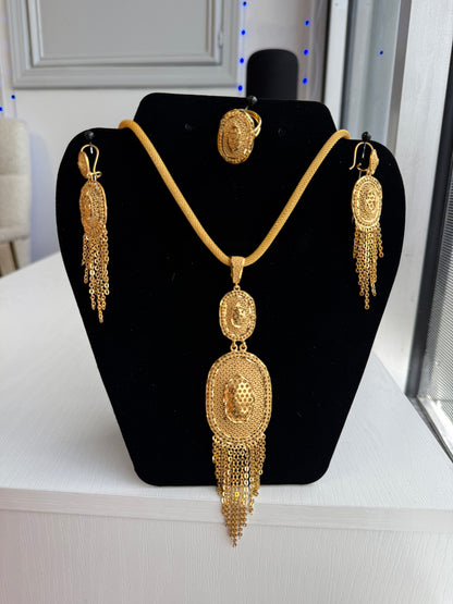 Gold jewelry set
