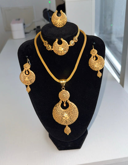 Gold jewelry set